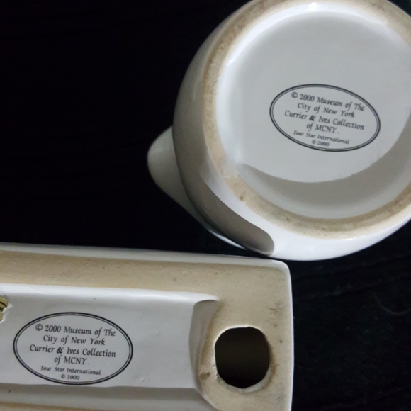 Currier & Ives Creamer & Napkin Holder 2000 - Picture 2 of 2